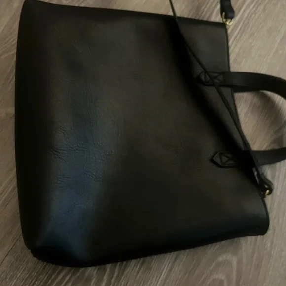 Madewell Small Transport
Leather Crossbody
Tote - Picture 5 of 13